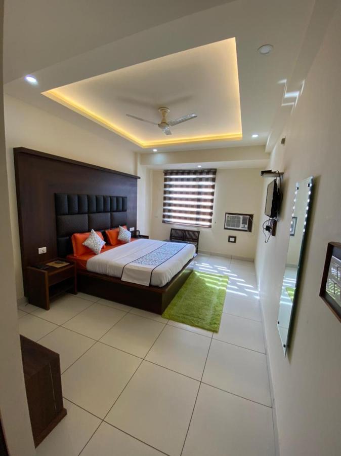 Hotel Katra Royal Stay Ngoại thất bức ảnh