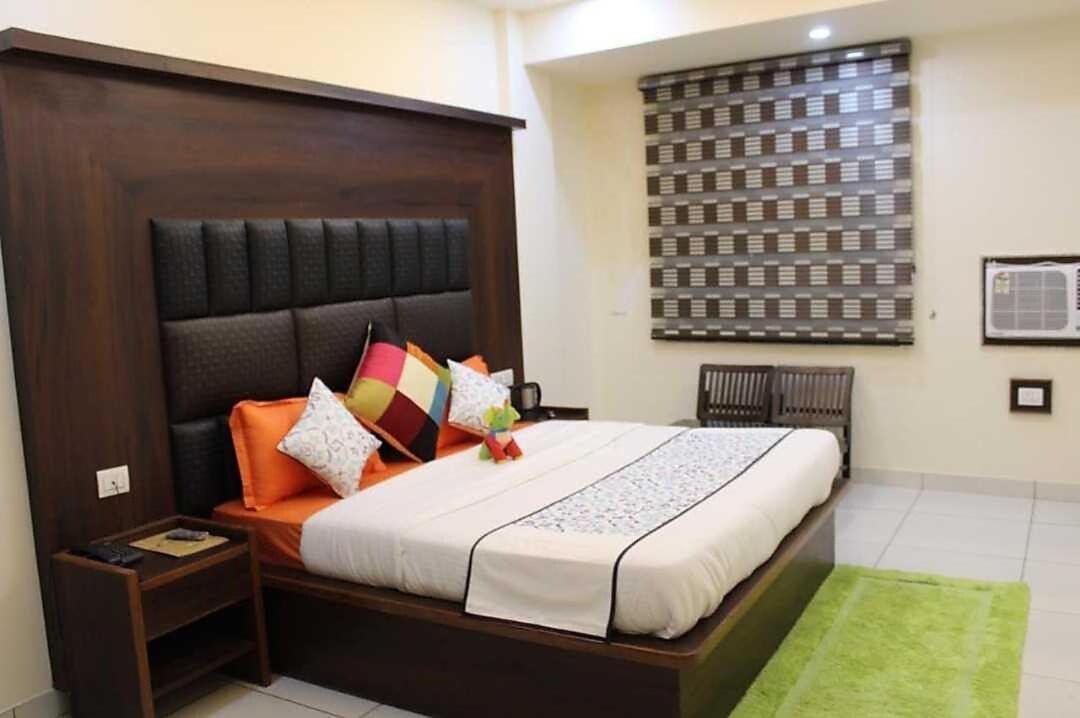 Hotel Katra Royal Stay Ngoại thất bức ảnh