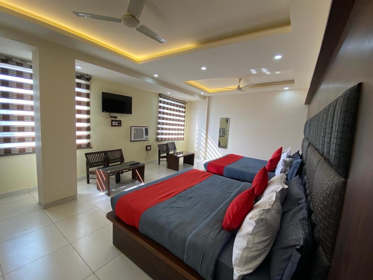 Hotel Katra Royal Stay Ngoại thất bức ảnh