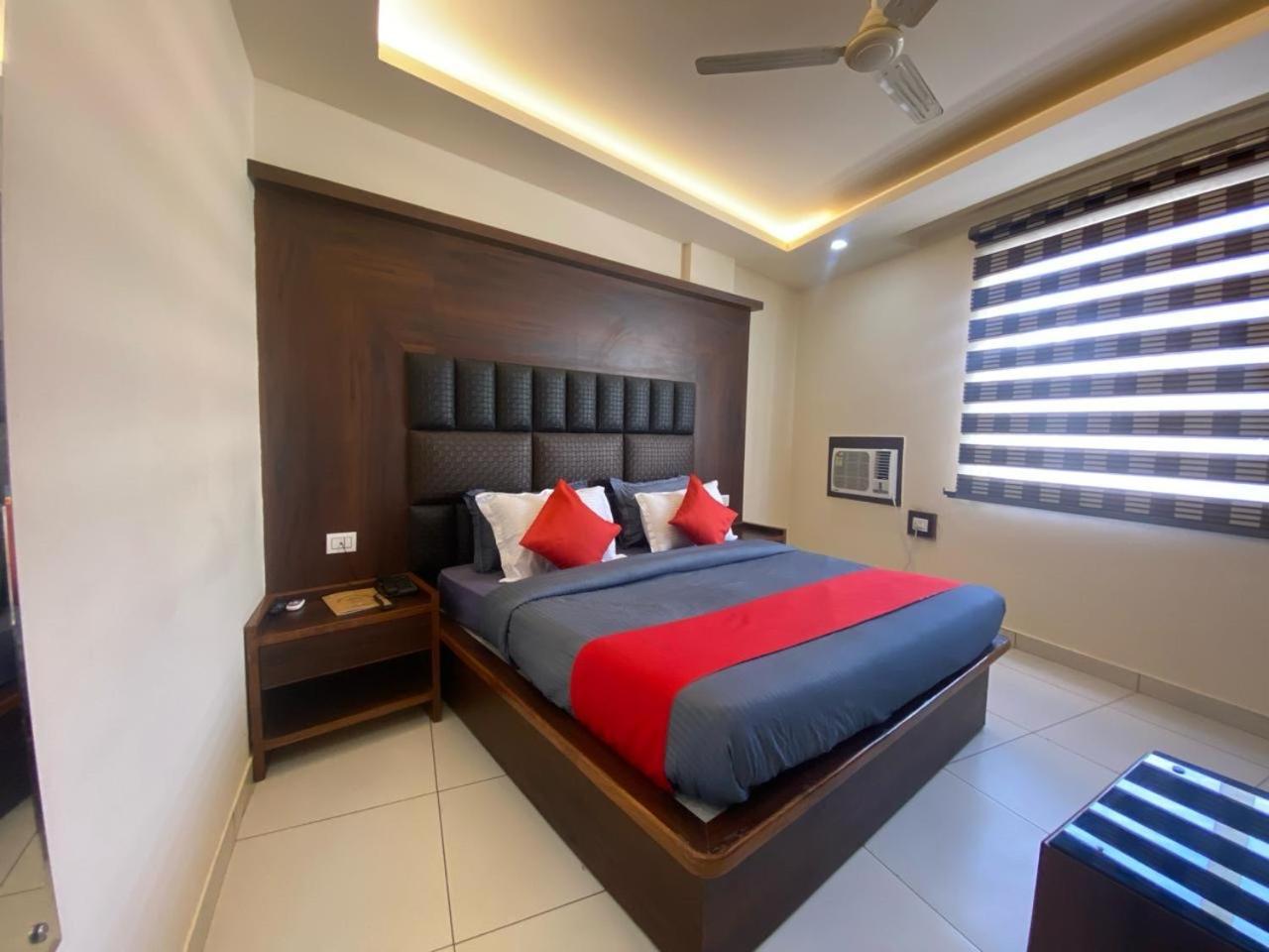 Hotel Katra Royal Stay Ngoại thất bức ảnh